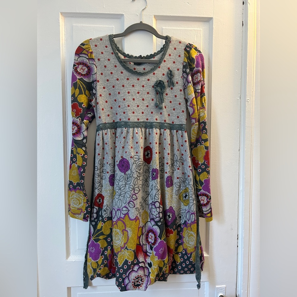 Size S knit floral bubble dress